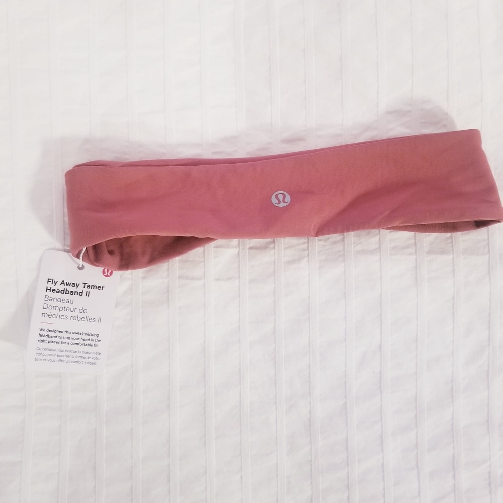 3/$45 | NWT Lululemon Fly Away Tamer Headband Salmon Pink